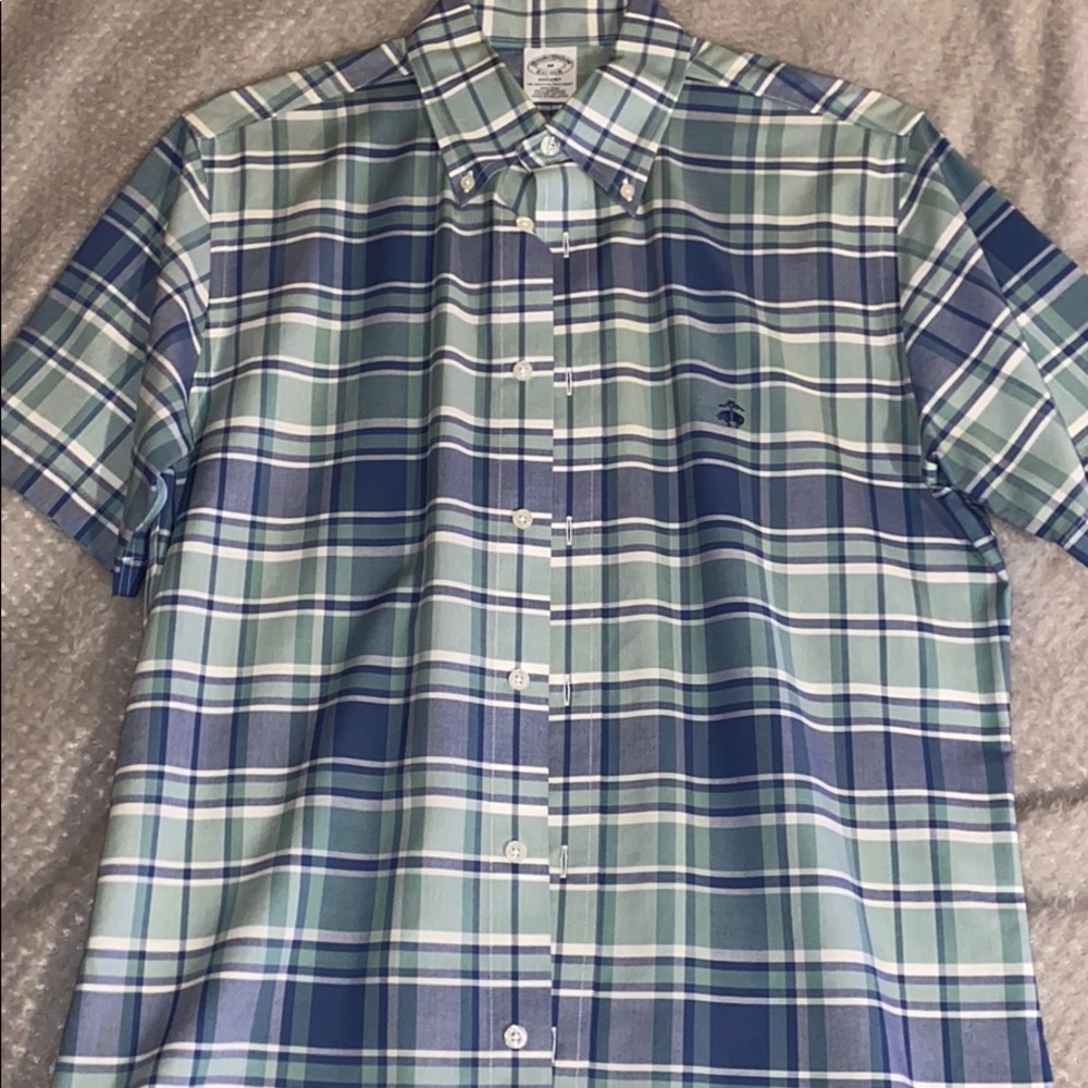 Short sleeve button down